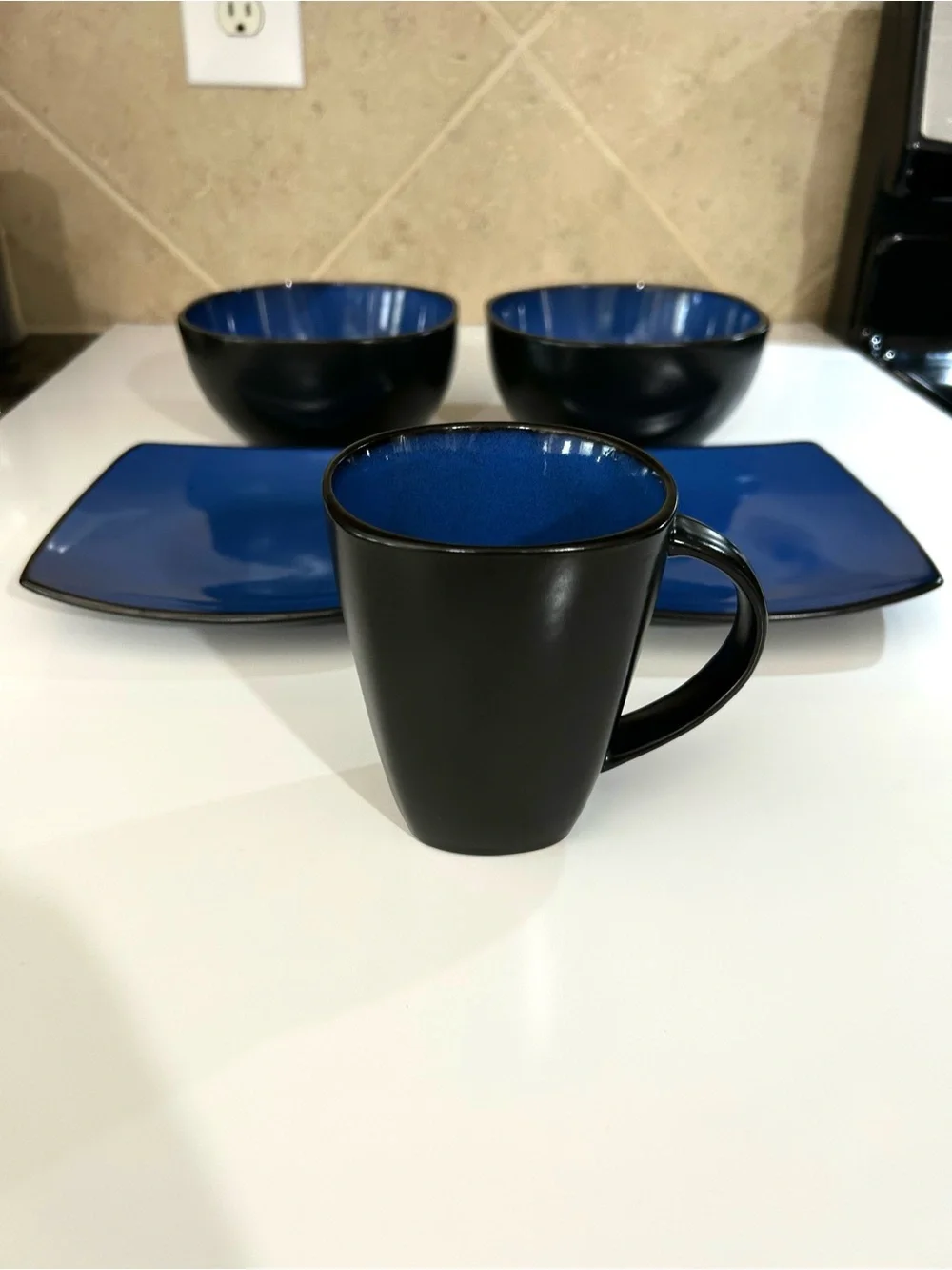 Gibson 5-piece Ceramic Dinnerware Set in Blue and Black